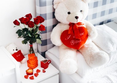 день Святого Валентина красивые фото плюшевый медведь с сердцем розы